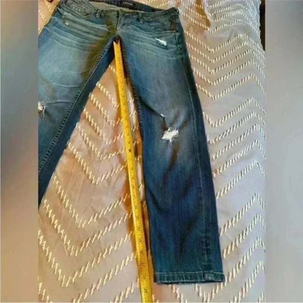 Vigoss Jeans - The Thompson Tomboy, Medium Wash Distressed Jeans Women's 31x27 - Picture 3 of 10